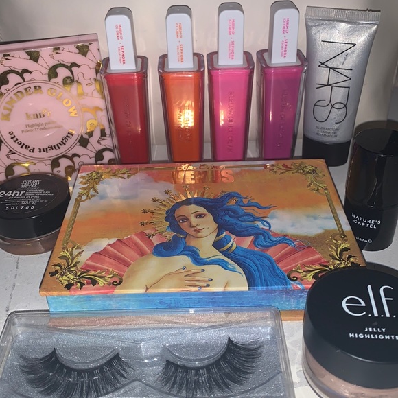 Makeup Bundle - Picture 1 of 7